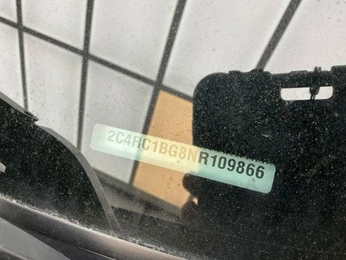 Used 2022 Chrysler Pacifica Touring-L FWD image 22