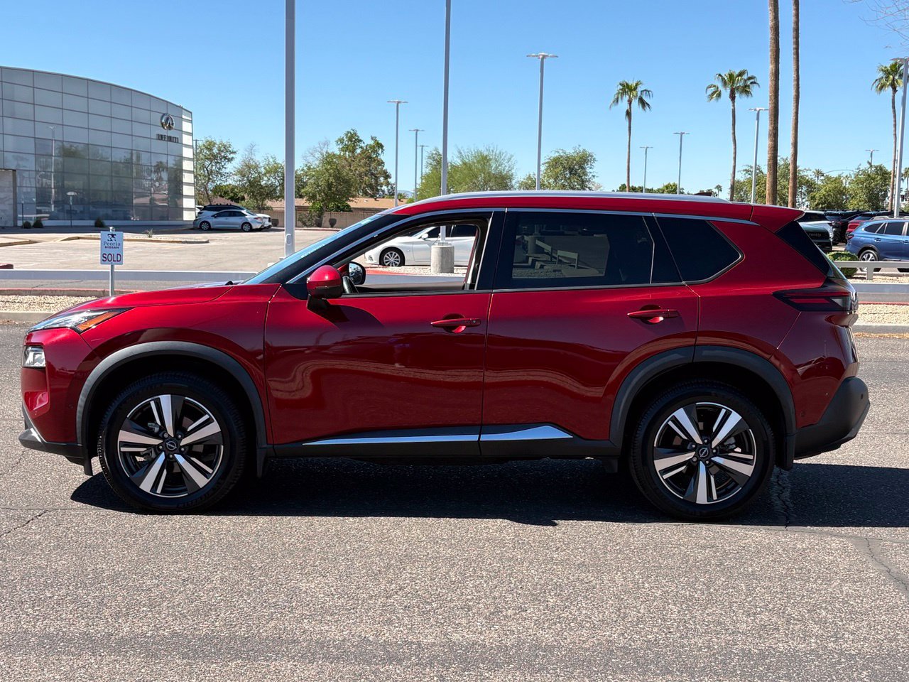 Used 2023 Nissan Rogue SL w/ SL Premium Package FWD image 3