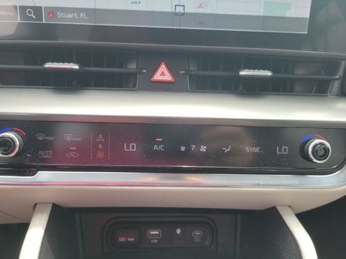 Certified 2024 Kia Sportage EX FWD image 11