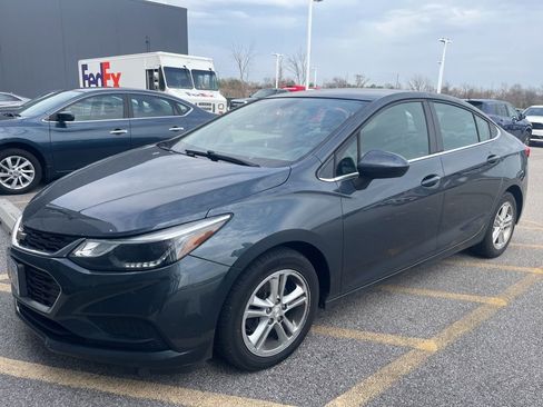 Used 2017 Chevrolet Cruze LT w/ Convenience Package image 1