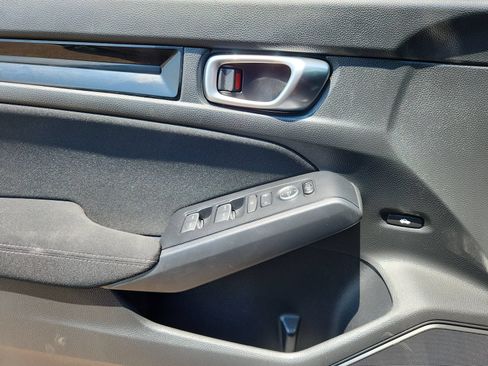 Used 2023 Honda Civic EX image 9