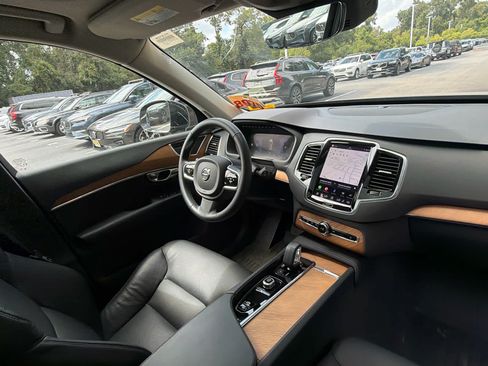 Used 2025 Volvo XC90 T8 Plus w/ Protection Package Premier AWD/4WD image 18