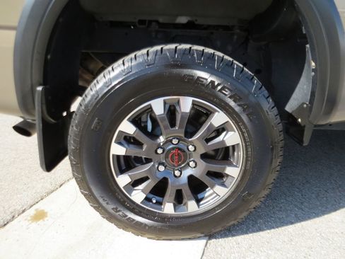 Used 2024 Nissan Titan PRO-4X w/ Pro-4x Convenience Package AWD/4WD image 17