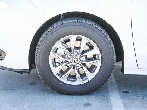 New 2026 Toyota Sienna LE image 10