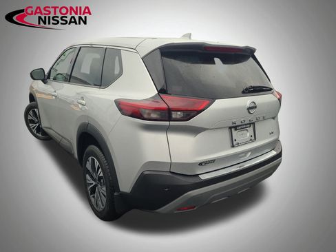 Used 2021 Nissan Rogue SV image 11