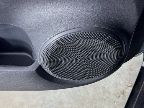 Used 2023 Nissan Kicks SV image 18