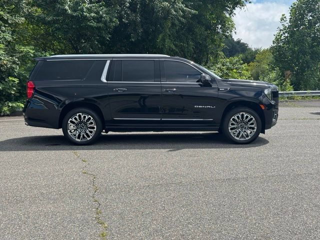 Used 2023 GMC Yukon XL Denali Ultimate AWD/4WD image 8