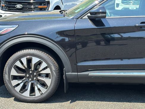 Certified 2025 Ford Explorer Platinum w/ LUX Leather Package AWD/4WD image 3
