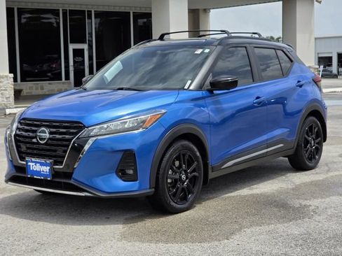 Used 2022 Nissan Kicks SR w/ Premium Package FWD image 4