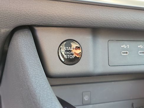 Certified 2025 Nissan Rogue SL AWD/4WD image 28