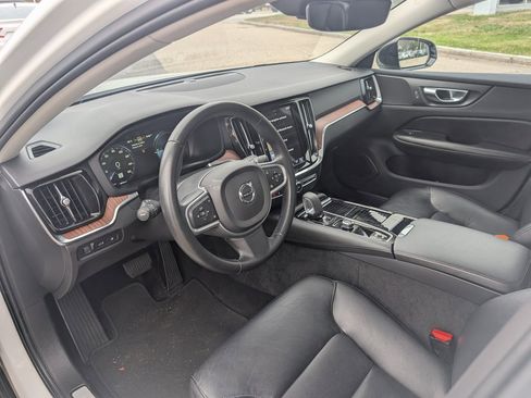 Used 2022 Volvo S60 T8 R-Design Expression w/ Protection Package Premier image 18