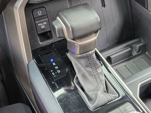 Used 2022 Toyota Tundra SR5 w/ SR5 Convenience Package AWD/4WD image 16
