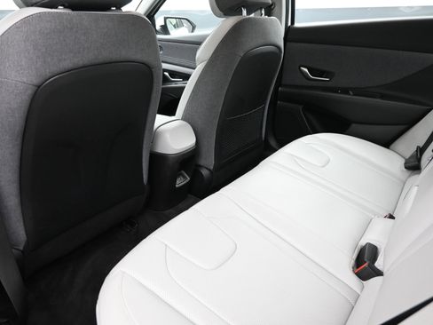 Certified 2024 Hyundai Elantra Limited image 21