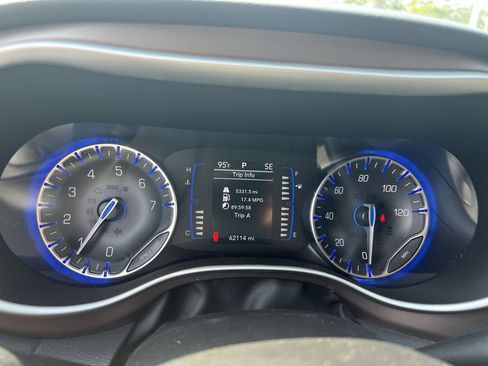 Used 2022 Chrysler Voyager LX FWD image 21