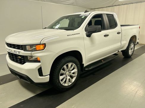 Used 2020 Chevrolet Silverado 1500 Custom w/ Custom Value Package image 5