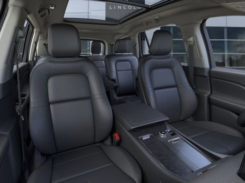 New 2025 Lincoln Aviator AWD image 10