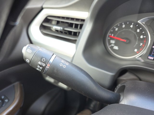 Used 2023 GMC Acadia SLE FWD image 37