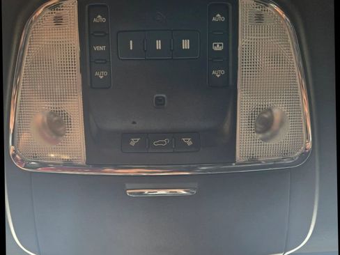 Used 2019 Jeep Grand Cherokee SRT image 27