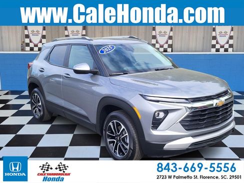 Used 2025 Chevrolet TrailBlazer LT image 1