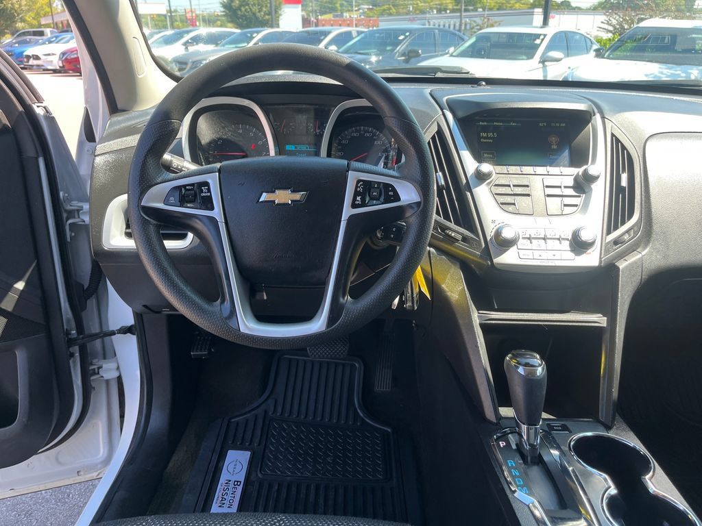 Used 2017 Chevrolet Equinox LT FWD image 23