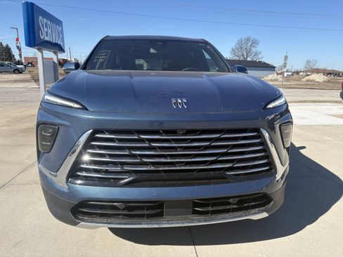 Used 2025 Buick Enclave Preferred image 6