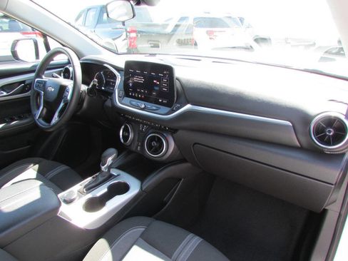 Used 2025 Chevrolet Blazer LT FWD image 17