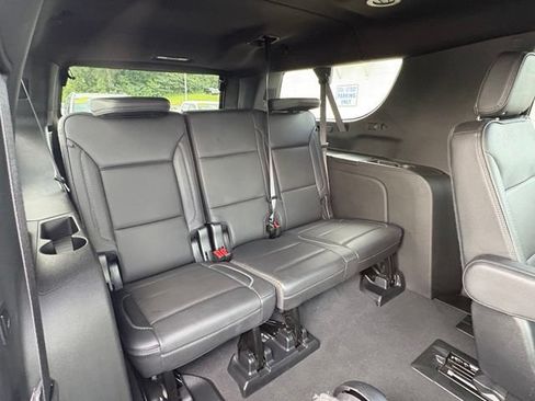 Used 2023 GMC Yukon XL Denali AWD/4WD image 32