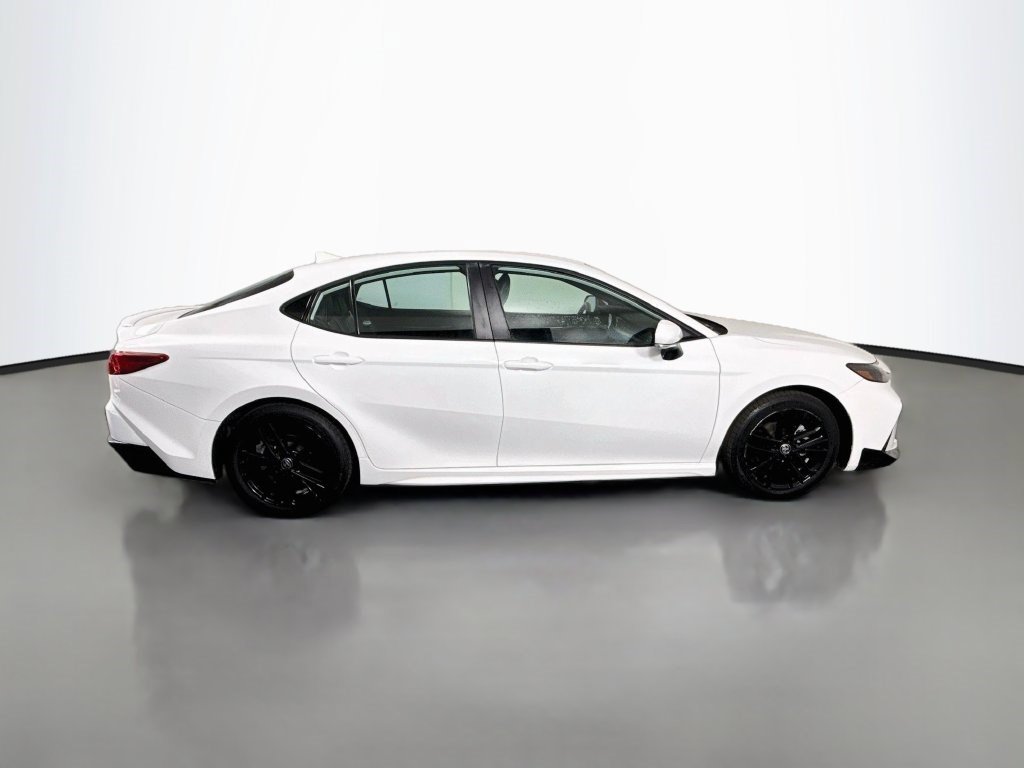 Used 2025 Toyota Camry SE FWD image 11