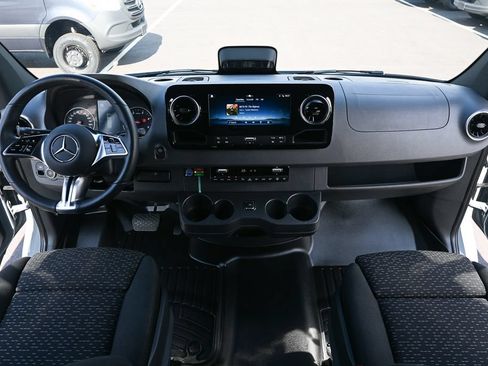 Used 2025 Mercedes-Benz Sprinter 2500 image 16
