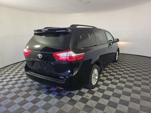 Used 2017 Toyota Sienna XLE w/ XLE Navigation Package FWD image 6