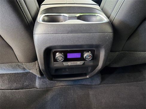 Certified 2025 Chevrolet Traverse LT image 18