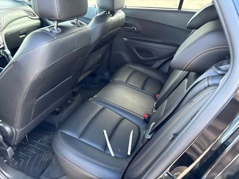 Used 2017 Chevrolet Trax Premier w/ Driver Confidence II Package FWD image 9