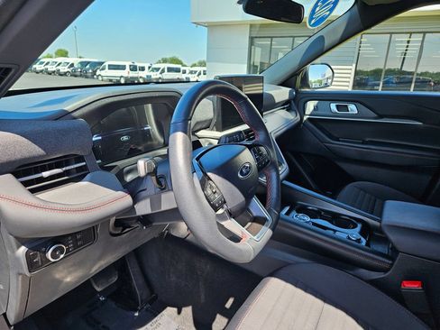 Used 2025 Ford Explorer ST-Line w/ ST-Line Street Pack AWD/4WD image 15