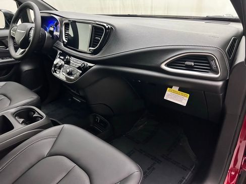 New 2026 Chrysler Pacifica Select image 20