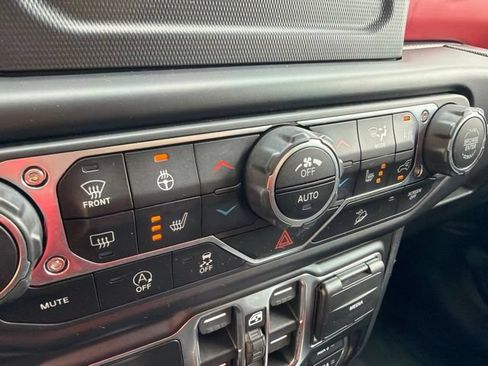 Used 2020 Jeep Wrangler Unlimited Rubicon w/ Cold Weather Group AWD/4WD image 6