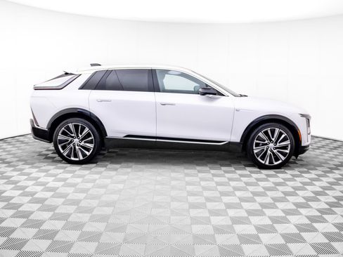Certified 2025 Cadillac Lyriq Luxury w/ LPO, Floor Liner Package AWD/4WD image 7