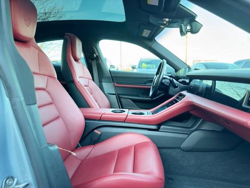 Used 2021 Porsche Taycan image 22