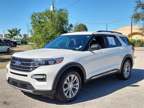 Used 2020 Ford Explorer XLT w/ Equipment Group 202A image 2