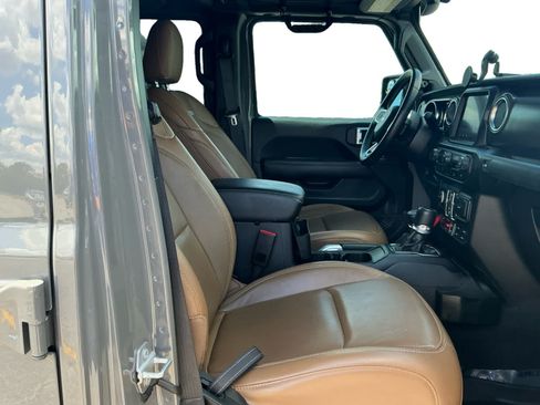 Used 2022 Jeep Gladiator Rubicon w/ LED Lighting Group AWD/4WD image 15