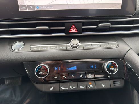 Used 2024 Hyundai Elantra SEL w/ Convenience Package image 25