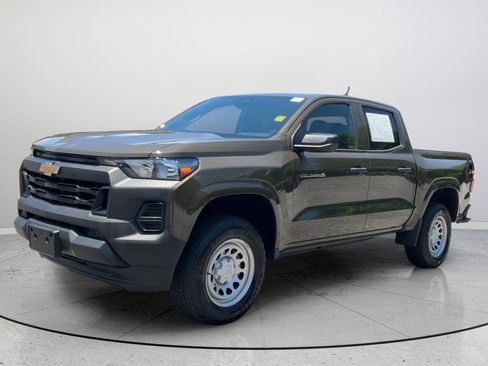 Used 2024 Chevrolet Colorado W/T RWD image 5