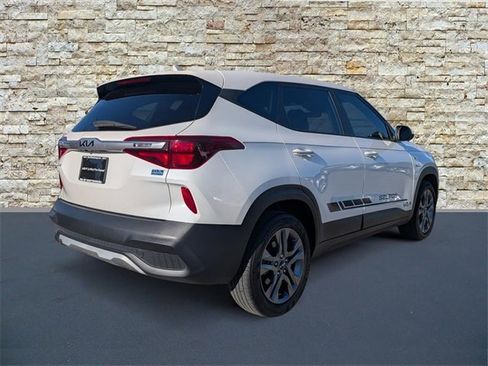 Certified 2022 Kia Seltos LX image 7