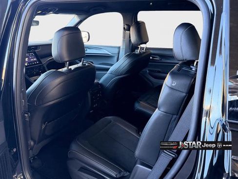 New 2025 Jeep Grand Cherokee L Laredo image 15