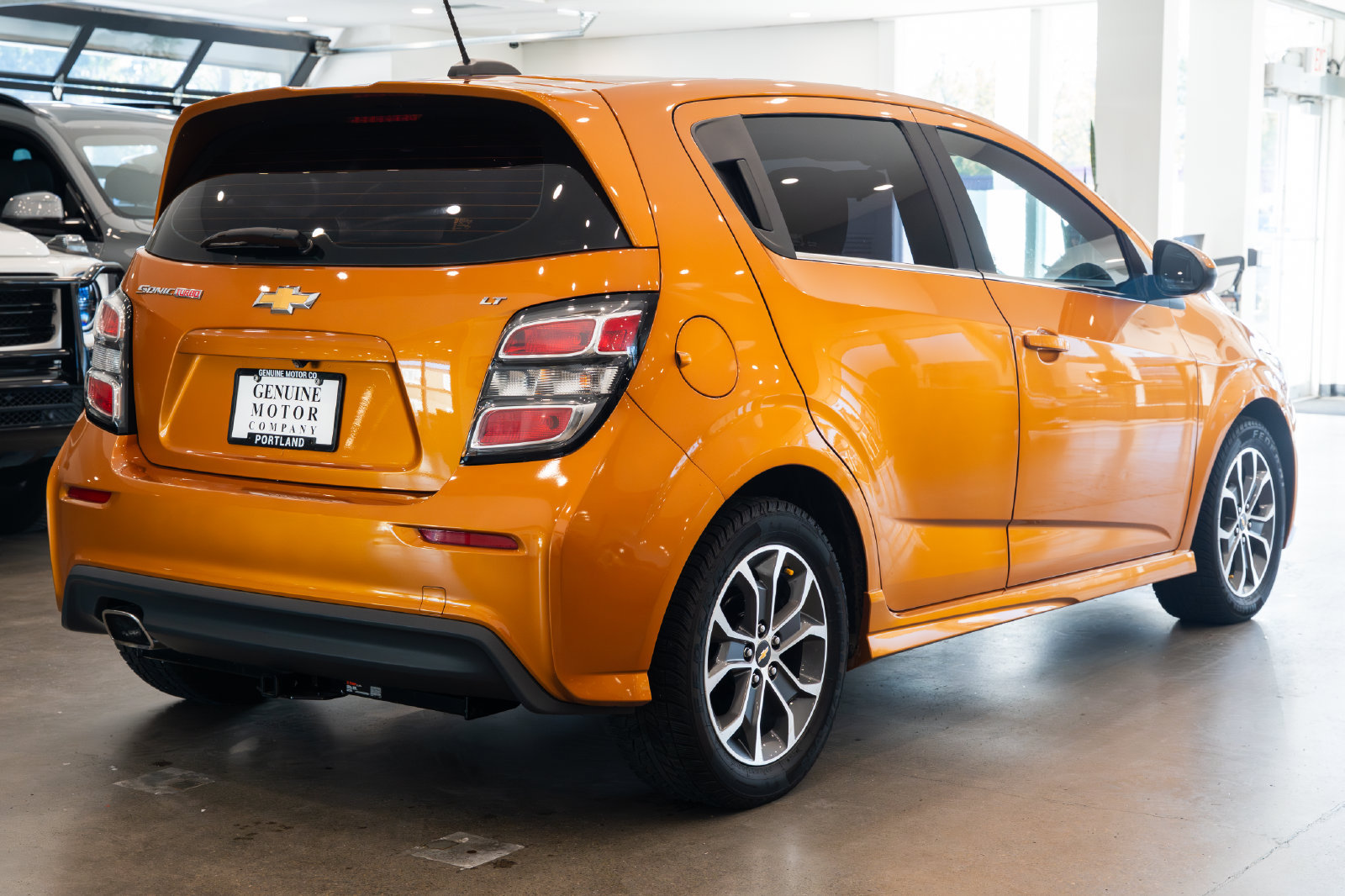 Used 2017 Chevrolet Sonic LT FWD image 4