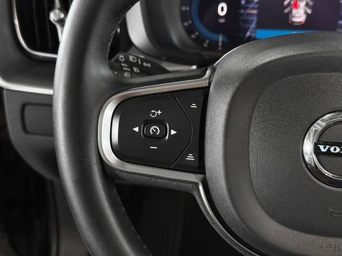 Used 2023 Volvo XC60 B5 Core image 30