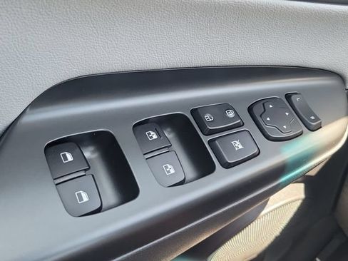 Used 2023 Hyundai Kona Limited FWD image 17