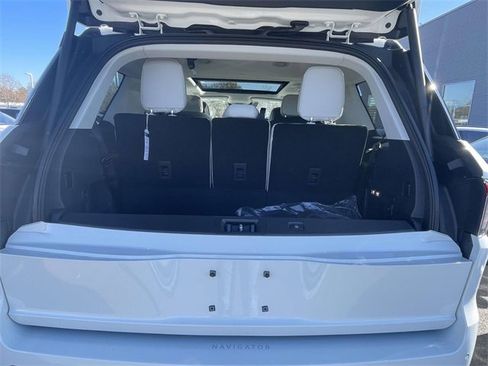 New 2025 Lincoln Navigator Reserve image 29