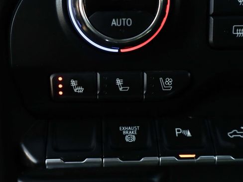 Used 2021 Chevrolet Silverado 2500 LTZ w/ LTZ Convenience Package image 40