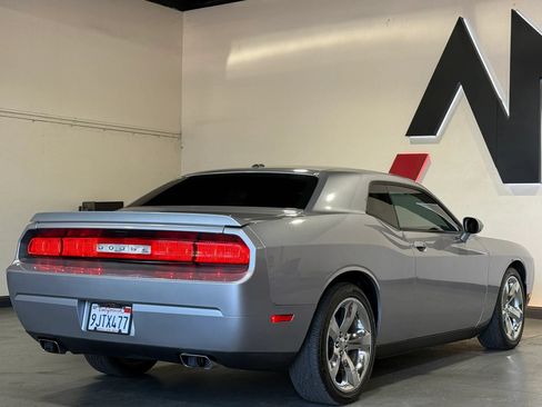 Used 2014 Dodge Challenger R/T RWD image 6