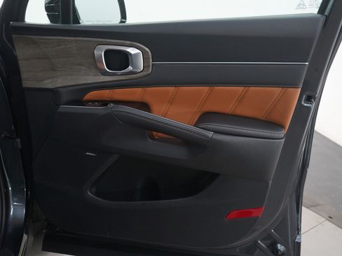 Used 2023 Kia Sorento SX Prestige image 13